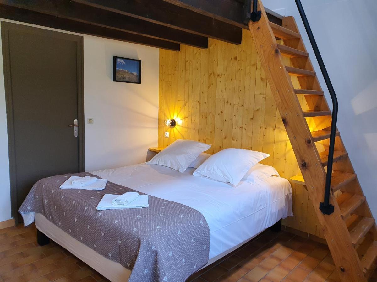 Logis Hotel Restaurant L'Escarbille Saint-Martin-dʼArdèche 外观 照片