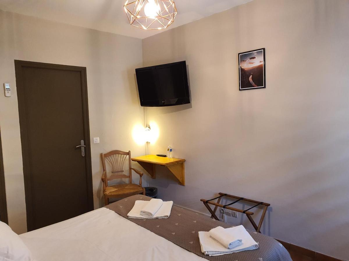 Logis Hotel Restaurant L'Escarbille Saint-Martin-dʼArdèche 外观 照片